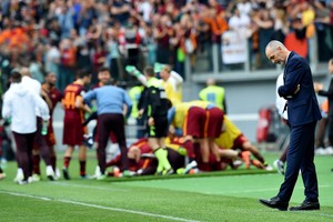 لاتسيو يقيل مدربه بعد الخسارة من روما