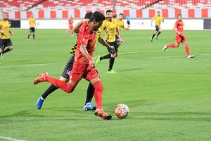 دوري كرة القدم - الأهلي × المحرق