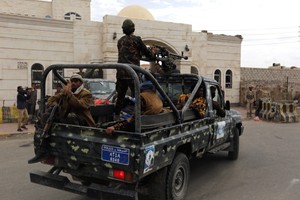 وفد حكومي يمني في الكويت لترتيب وقف إطلاق النار