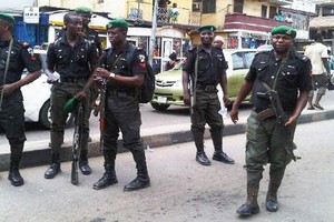 مسلحون يخطفون عامل بناء لبنانيا ويقتلون جنديا بمنطقة دلتا في نيجيريا