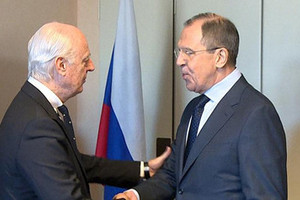 دي ميستورا يلتقي لافروف في موسكو تمهيدا لاستئناف مفاوضات السلام السورية