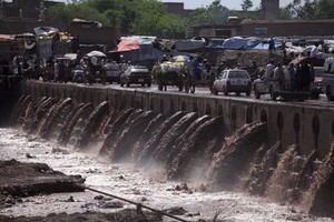 ارتفاع عدد قتلى السيول في باكستان إلى 92 قتيلاً والبحث عن 23 مفقوداً