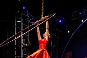 'قراصنة الكارابينا' تقدم عرضها 'فلون' بقلعة عراد