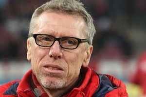 الاتحاد الألماني يغرم مدير الكرة بنادي كولون على واقعة 'العلكة'