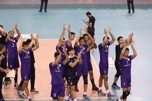 طائرة داركليب تجرد الأهلي من لقبه وتحلق إلى نهائي الدوري