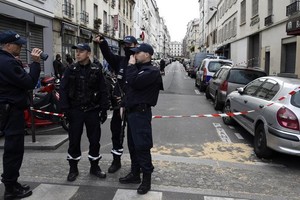 بلجيكا تفرج عن رجل احتجز فيما يتصل بهجمات باريس