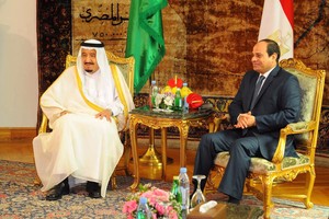 العاهل السعودي يزور الجامع الأزهر ويجتمع مع البابا تواضروس