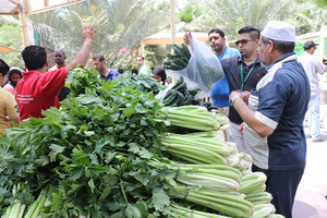 شاهد الصور... سوق المزارعين يشهد إقبالاً كبيراً قبل أسبوعين من انتهاء فعالياته