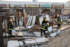 وفاة شخصين وإصابة ثالث إثر انهيار سور بحراج الخشب في مكة