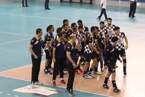 الرياضة... ما هو تعليقك على هذه الصورة.. طائرة الأهلي تودع