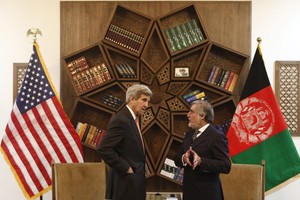 سماع دوي انفجارات في وسط كابول بعد زيارة جون كيري