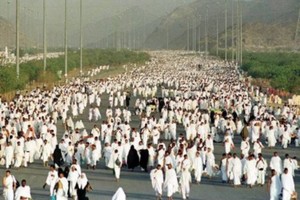 إصابة 6 معتمرين باختناق نتيجة حريق مبنى فندقي