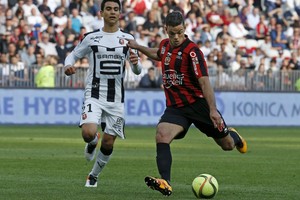 هاتريك بن عرفة يقود نيس للمركز الرابع في الدوري الفرنسي