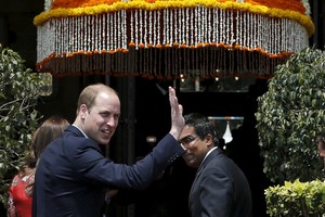 الأمير ويليام وزوجته كيت يبدآن زيارتهما للهند