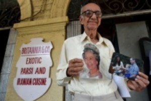 تسعيني هندي مولع بالعائلة المالكة البريطانية يتوق للقاء وليام وكايت