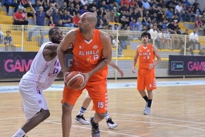 شاهد بالصور... فوز المنامة على الحالة يعيده لدائرة المنافسة في دوري السلة