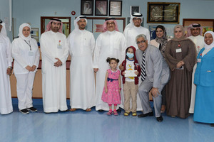 'يوسف بن أحمد كانو' تزور وحدة أورام الأطفال بـ'السلمانية'