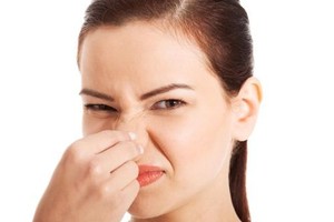 أطعمة تخلصك من رائحة العرق المزعجة