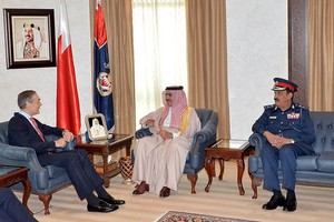 وزير الداخلية يستعرض مع دوق ويستمنستر خدمات المركز الإكلينيكي لإعادة تأهيل المصابين العسكريين