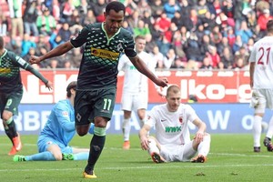 البرازيلي رافاييل يتجاوز الإصابة ويعود لتدريبات مونشنغلادباخ