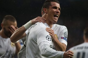 ريال مدريد يحتفل بالتأهل المثير في دوري الأبطال لكنه بحاجة لتعلم الدرس