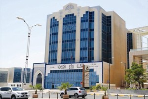 محاكمة موظفين سرقوا 2 مليون ريال من مطعم في قطر