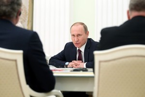 مصادر تشير إلى احتمال قيام أحد مساعدي بوتين بزيارة هيروشيما