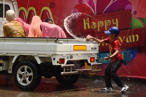 بالصور... مهرجان 'يوم الماء' في تايلاند