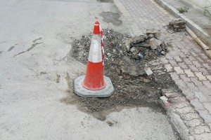 تجاوباً مع ما نشرته 'الوسط'... 'الأشغال': باشرنا أعمال صيانة الحفرة في جدعلي بصورة مؤقتة  