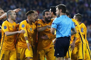 هل تعتقد أن هذه هي الأسباب التي أدت إلى سقوط برشلونة أمام أتلتيكو مدريد؟