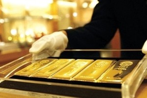 الذهب يهبط مع صعود الدولار وأسواق الأسهم الآسيوية