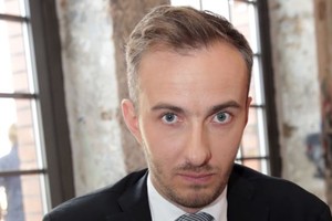 إعلامي ألماني يرفض التراجع عن قصيدته الساخرة بحق أردوغان