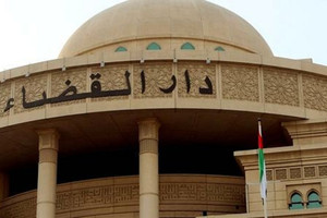 محكمة بإمارة الشارقة تنظر في قضية خادمة تضع بولها في طعام أسرة