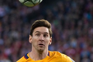 تقارير: ميسي يلعب مصابا مع برشلونة