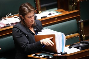 وسائل إعلام: استقالة وزيرة النقل البلجيكية بسبب تقرير عن أمن المطار