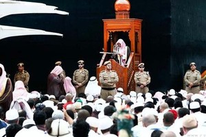 السعودية.. إمام الحرم: هدم هيبة العالم كسر لباب عظيم يحول بين الناس وبين الفتن