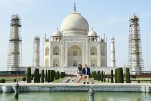 بالصور... الأمير ويليام وكيت يلتقطان صورة أمام تاج محل أسوة بالاميرة ديانا