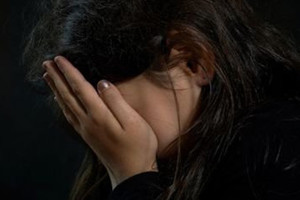 العراق... أجبر زوجته على ممارسة الجنس مع رجل آخر، والسبب؟!