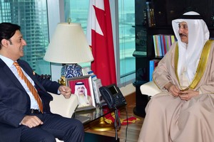 وزير العمل يلتقي السفير الباكستاني بمناسبة تعيينه سفيراً لبلاده في البحرين