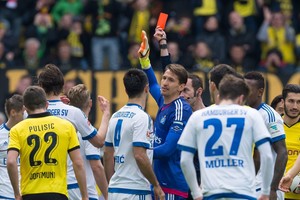 أدلر يعاقب بالإيقاف مباراة واحدة وهامبورغ يعاني من الإصابات قبل مواجهة الديربي