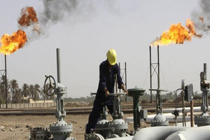 أسعار النفط تواصل التراجع اليوم الثلثاء