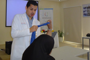 'العلاج الطبيعي' محاضرة في 'مدينة عيسى الصحي'
