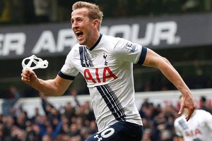 ريال مدريد يدرس الجمع بين بنزيمة ولاعب إنجليزي في الهجوم