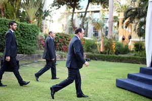 وفد فرنسي كبير يغادر القاهرة بطائرة خاصة إلى الأردن