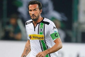 الإصابة تبعد سترانزل عن مونشنغلادباخ أمام هوفنهايم بالدوري الألماني