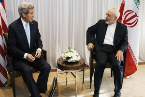 وزير الخارجية الإيراني: مباحثاتي مع كيري تناولت الاتفاق النووي فقط