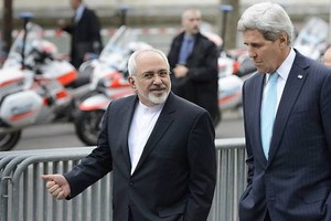 واشنطن: كيري وظريف سيناقشان تخفيف العقوبات غداً