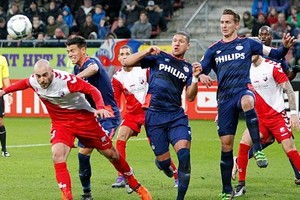 كامبور يدنو من الهبوط وألكمار ينفرد بالمركز الرابع في الدوري الهولندي