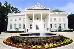 البيت الأبيض يعبر عن قلقه إزاء تقارير بأن روسيا تنقل مواد عسكرية إلى سورية