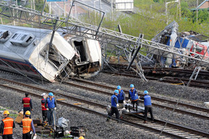 مقتل شخص وإصابة 8 بعد انحراف قطار عن مساره بكوريا الجنوبية